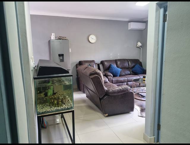 2 BEDROOM FLAT FOR SALE IN MORNINGSIDE